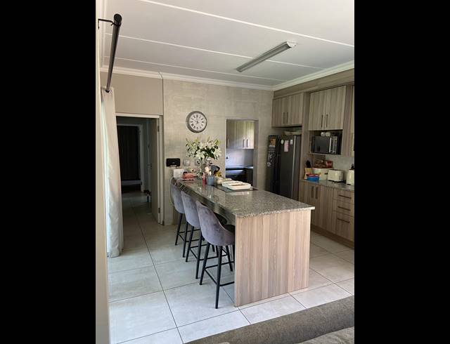 2 BEDROOM APARTMENT RENTED IN CRAIGHALL